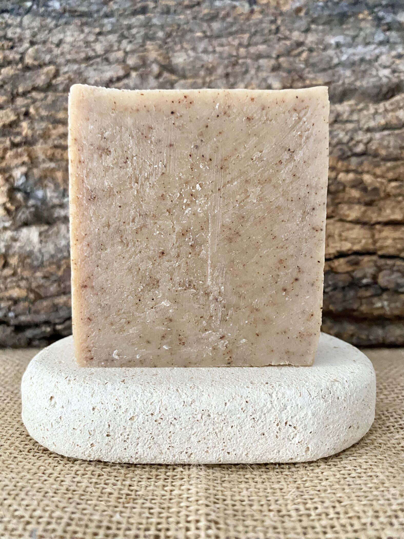 Savon solide artisanal "𝓐𝓫𝔂𝓼𝓼" Gingembre/Miel – Image 2