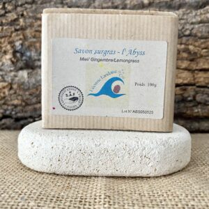 Savon solide artisanal "𝓐𝓫𝔂𝓼𝓼" Gingembre/Miel