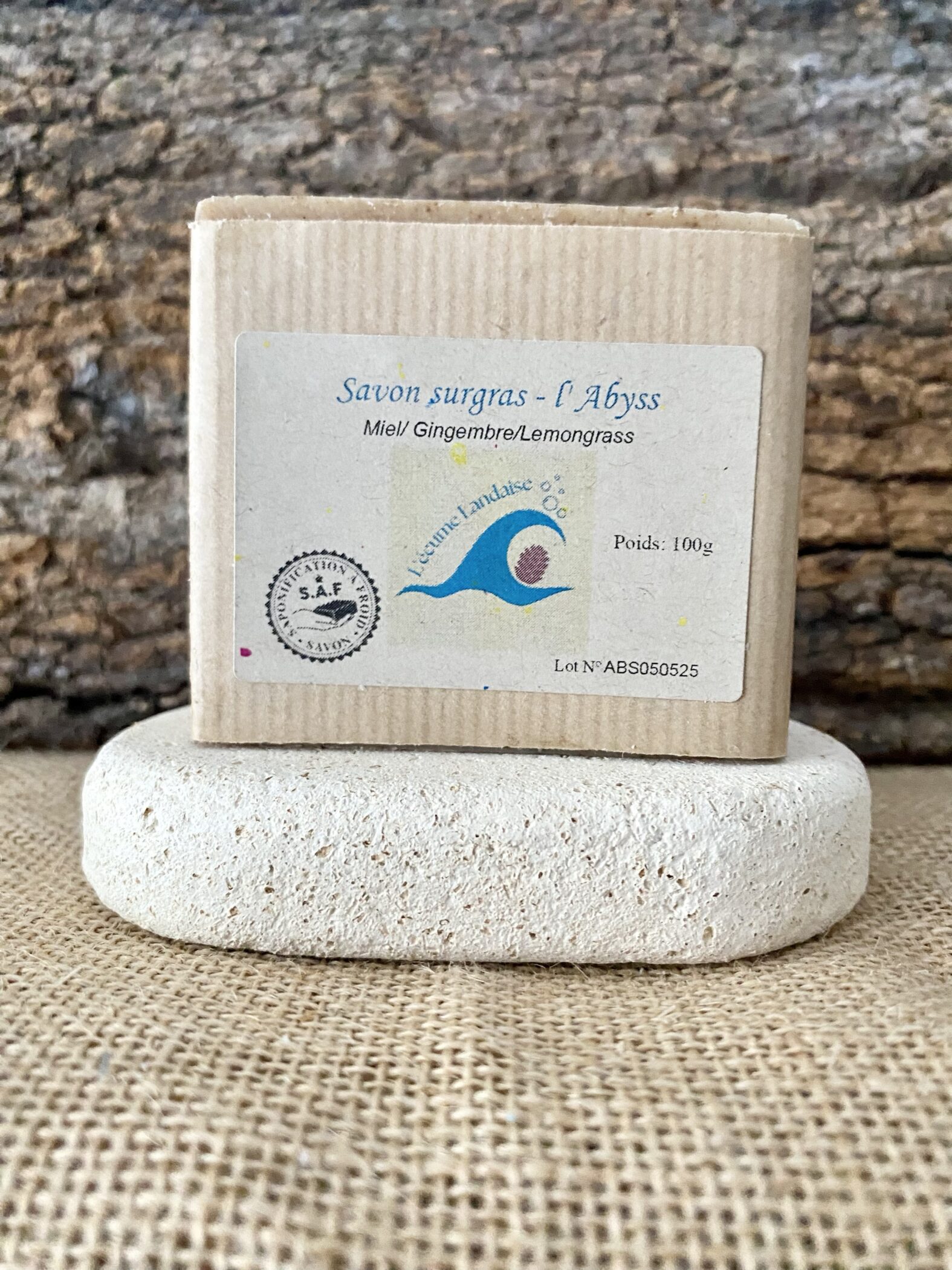 Savon solide artisanal "𝓐𝓫𝔂𝓼𝓼" Gingembre/Miel